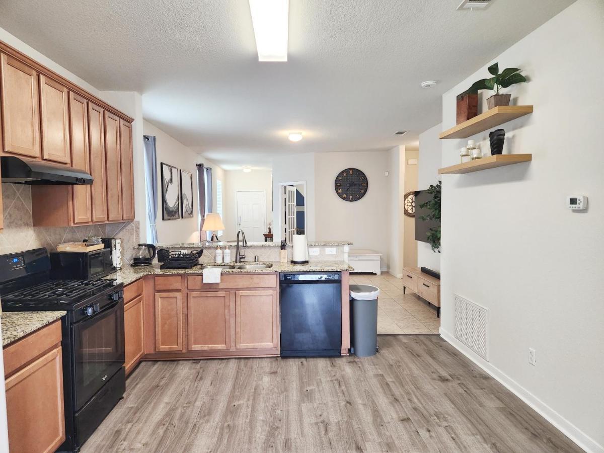 4 Bedroom Home Near Downtown Med Center Nrg Stadium Pearland Skyview Long By Ion Rentals Houston Exterior foto